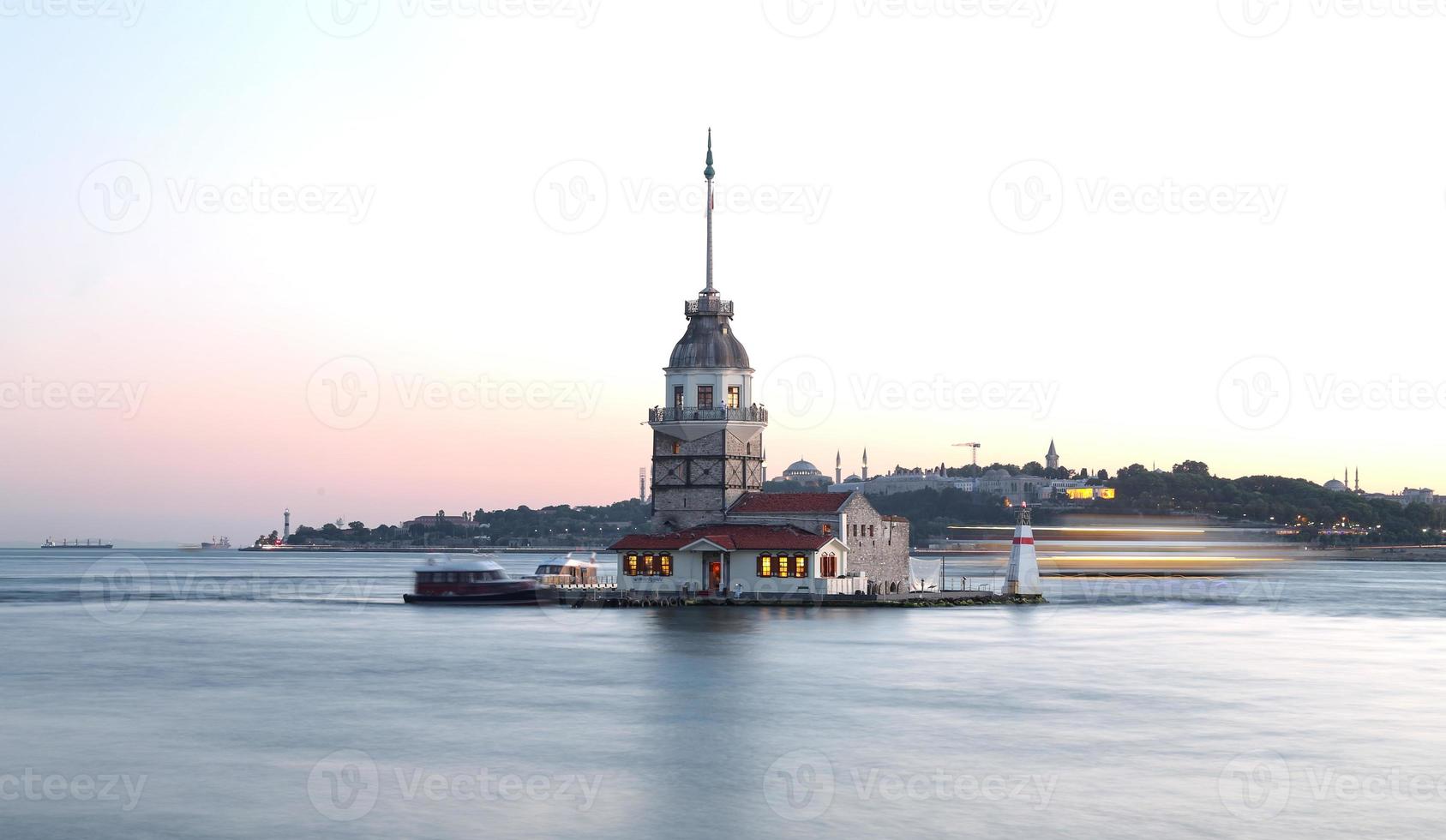 Maidens Tower in Istanbul, Turkey photo