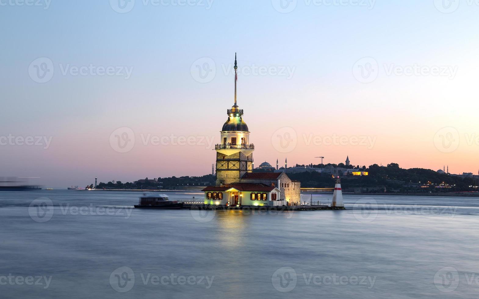 Maidens Tower in Istanbul, Turkey photo