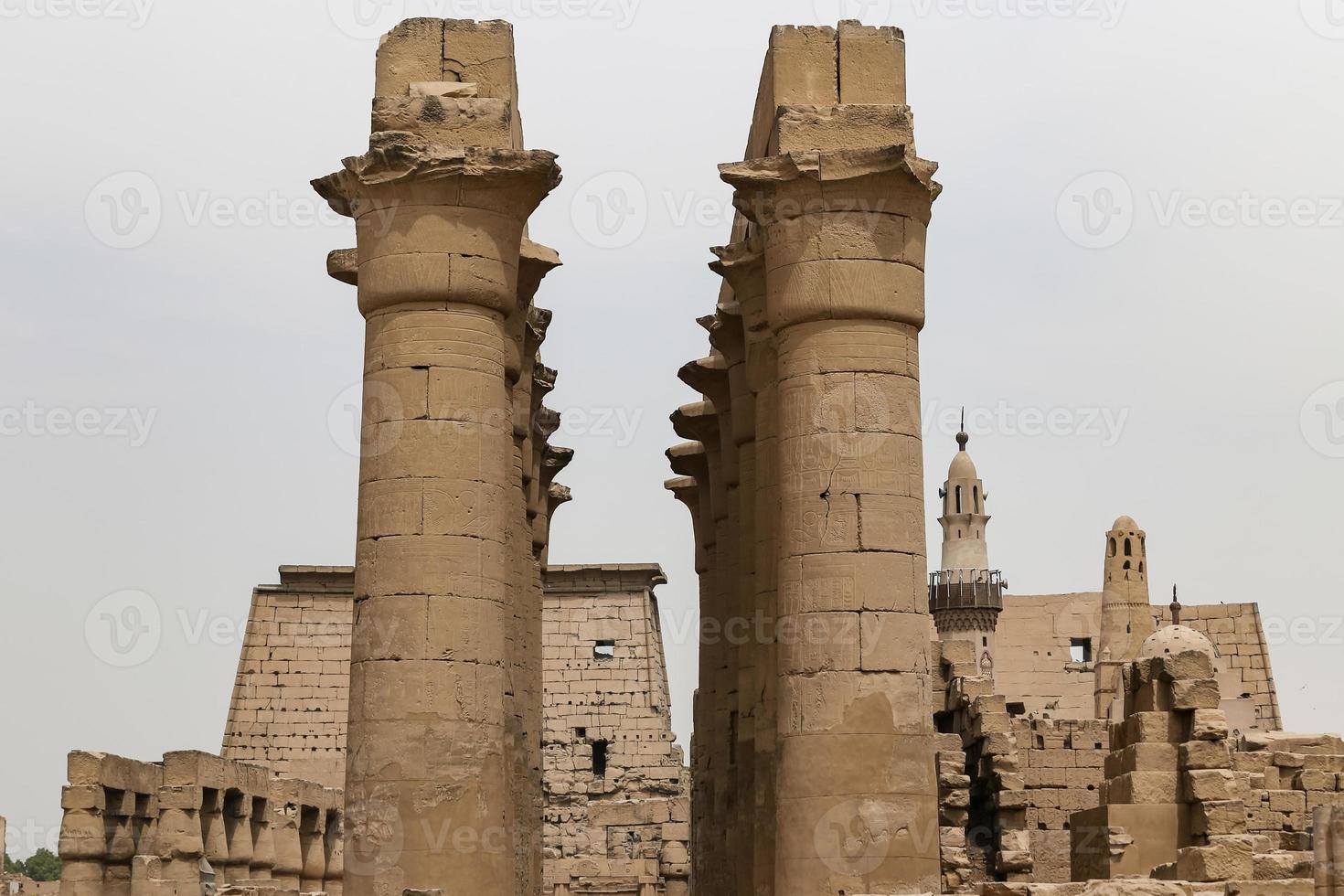 columnas en el templo de luxor, luxor, egipto foto