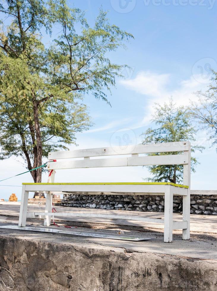 White wooden bench photo
