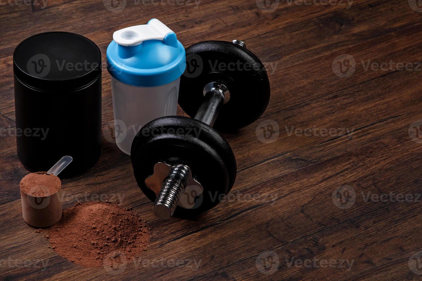 dumbell y proteina en polvo foto