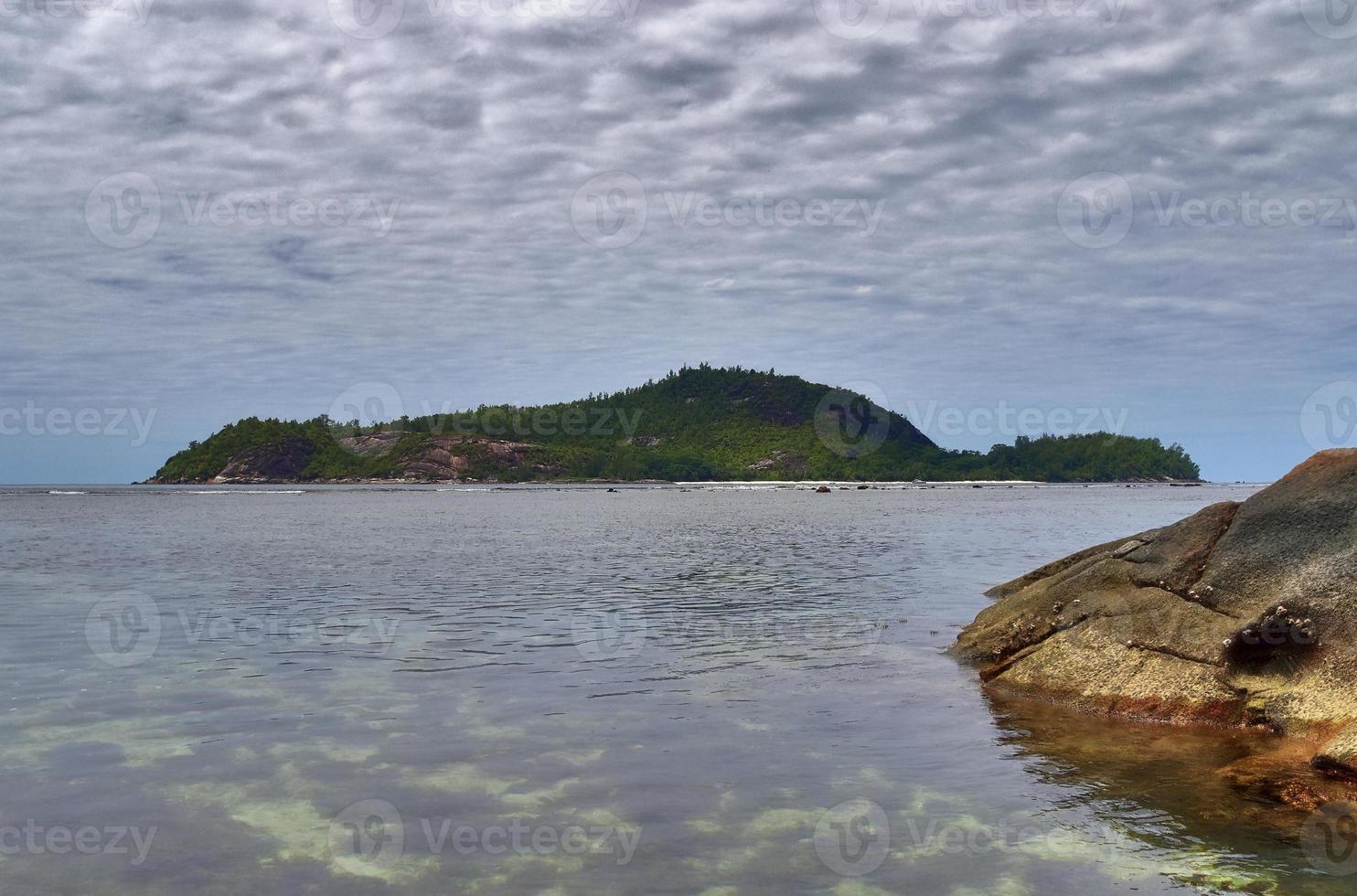 hermosas impresiones del paisaje tropical en el paraíso de las islas seychelles foto