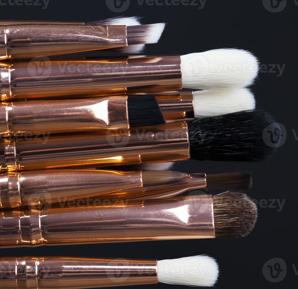 new brushes for makeup photo