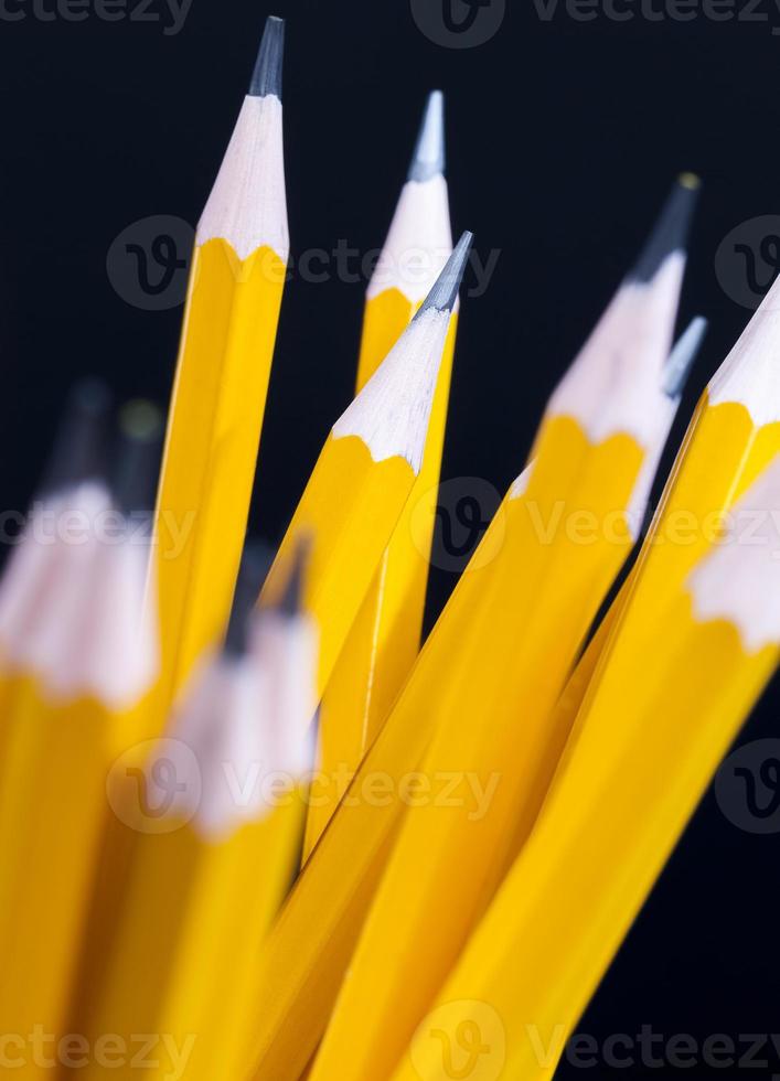 lápiz de madera amarillo ordinario foto