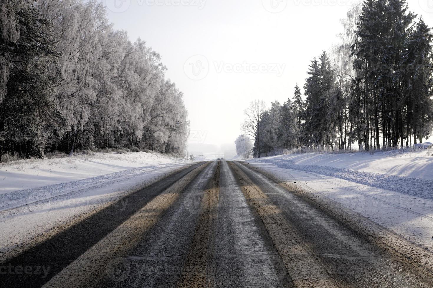 wide asphalt road photo