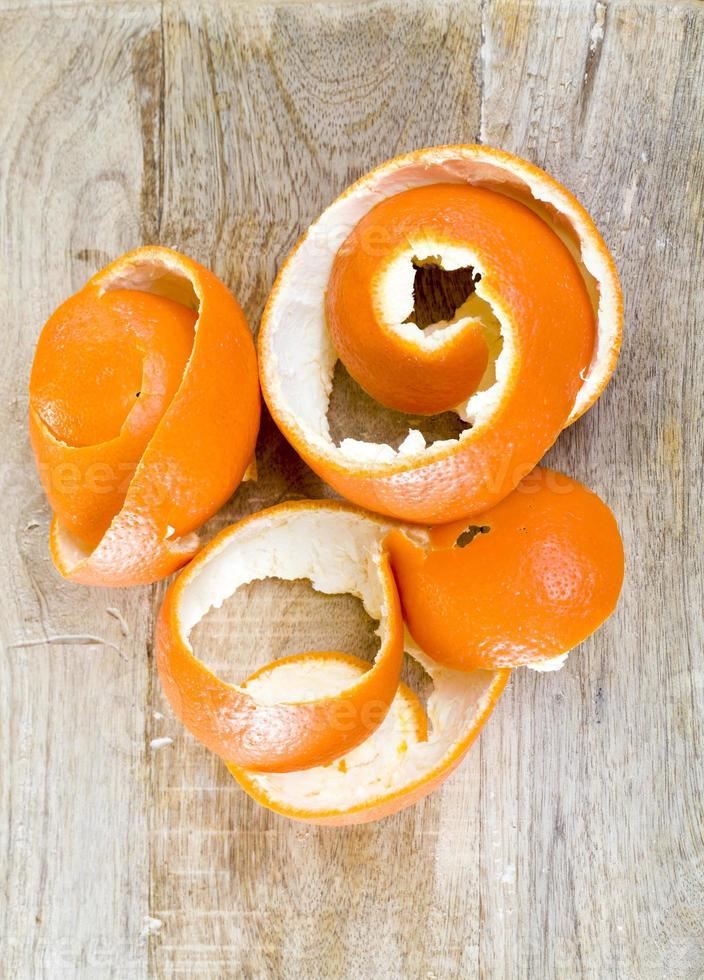 mandarina naranja madura pelada foto