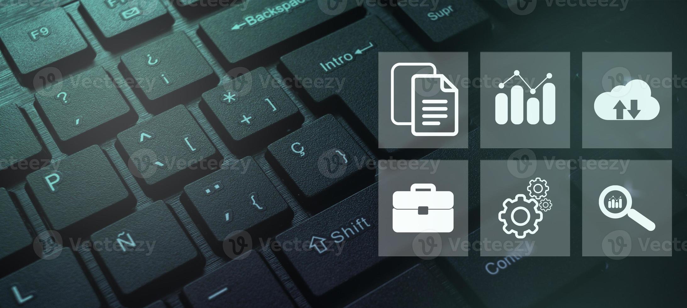 teclado con interfaz de administración digital. concepto de sistema de gestión de documentos. tecnología de negocios corporativos. base de datos de documentación en línea y automatización de procesos para administrar eficientemente los archivos. foto