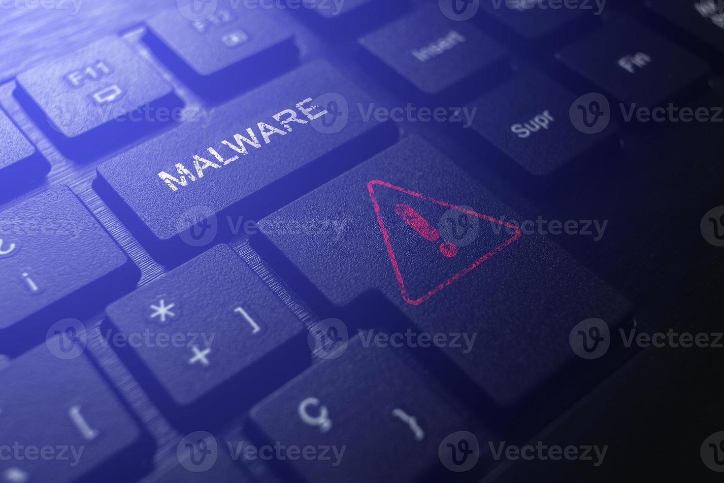 teclado de advertencia de malware. tecnología empresarial de protección de datos de seguridad cibernética. foto