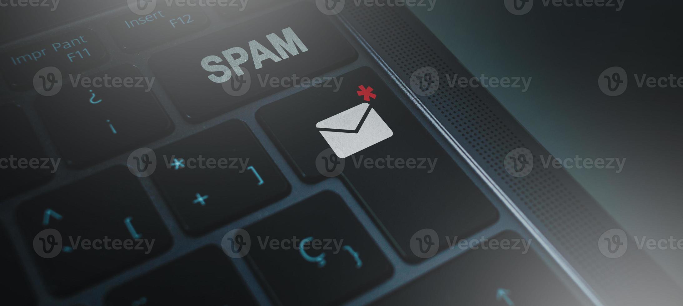 banner de teclado con concepto de botón de spam de correo. tecnología empresarial de la comunicación. proteger el correo no deseado de la seguridad cibernética de Internet. foto