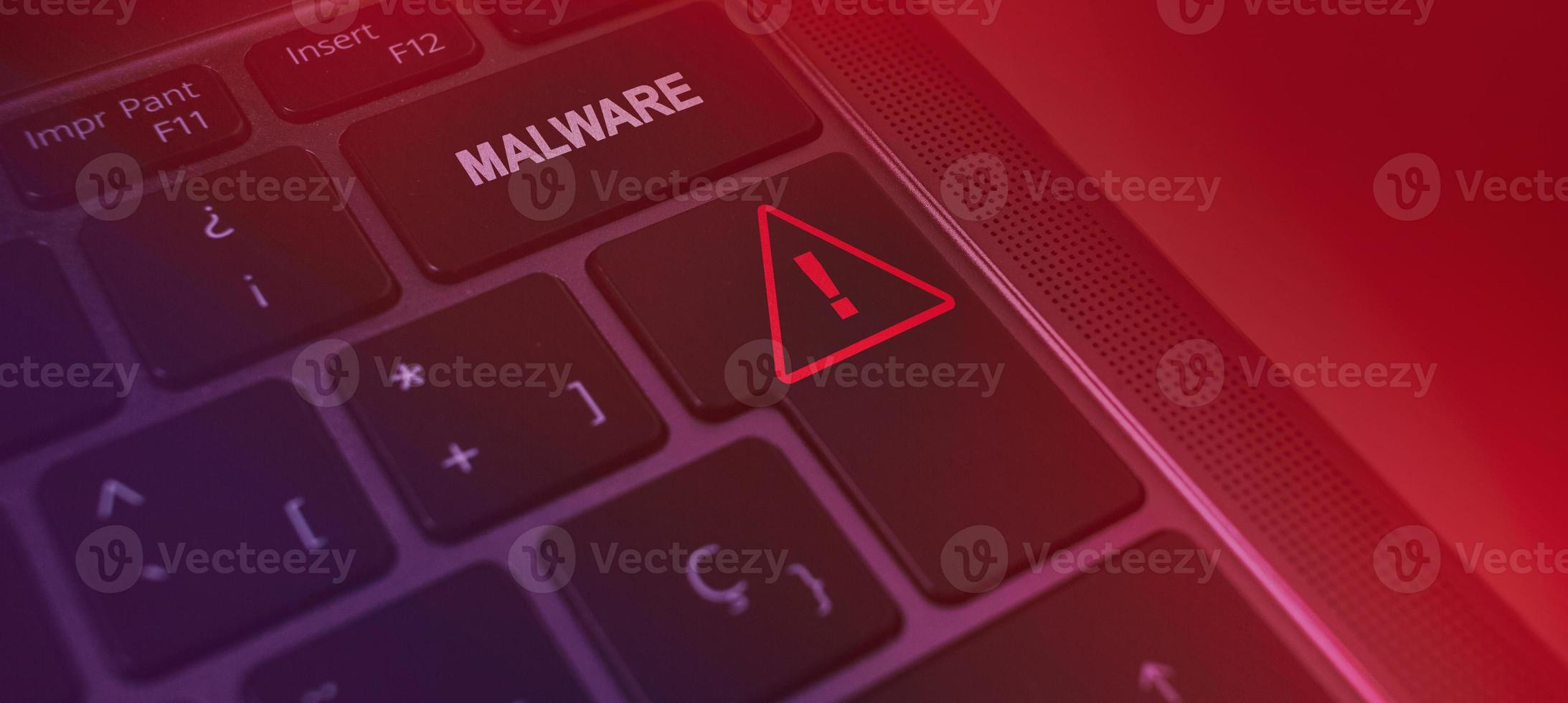 banner del teclado de advertencia de malware. tecnología empresarial de protección de datos de seguridad cibernética. foto