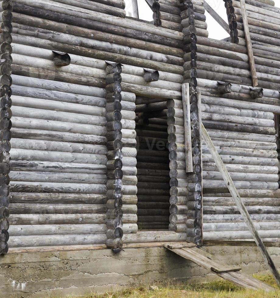 casa de troncos y madera foto