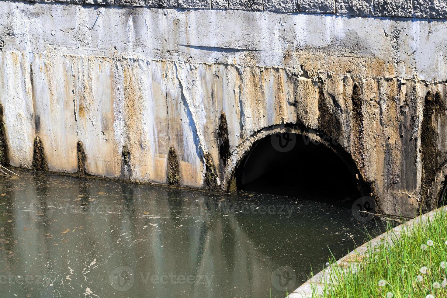 parte del viejo puente de hormigón foto