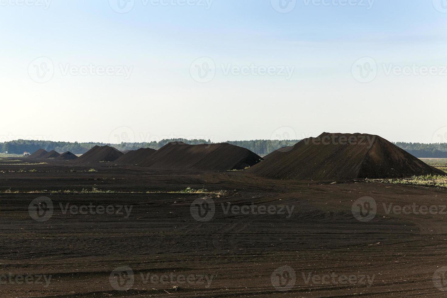 extraction of peat photo