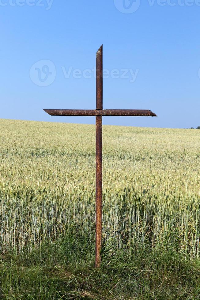 rusty metal cross photo