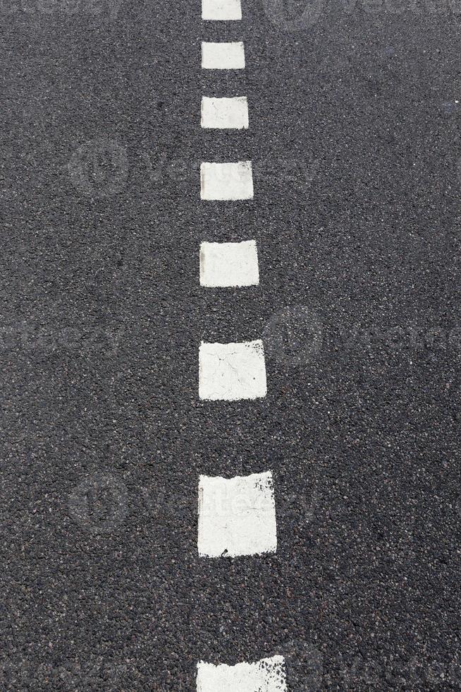 carretera pavimentada, un primer plano de una parte de la calzada de una carretera asfaltada foto