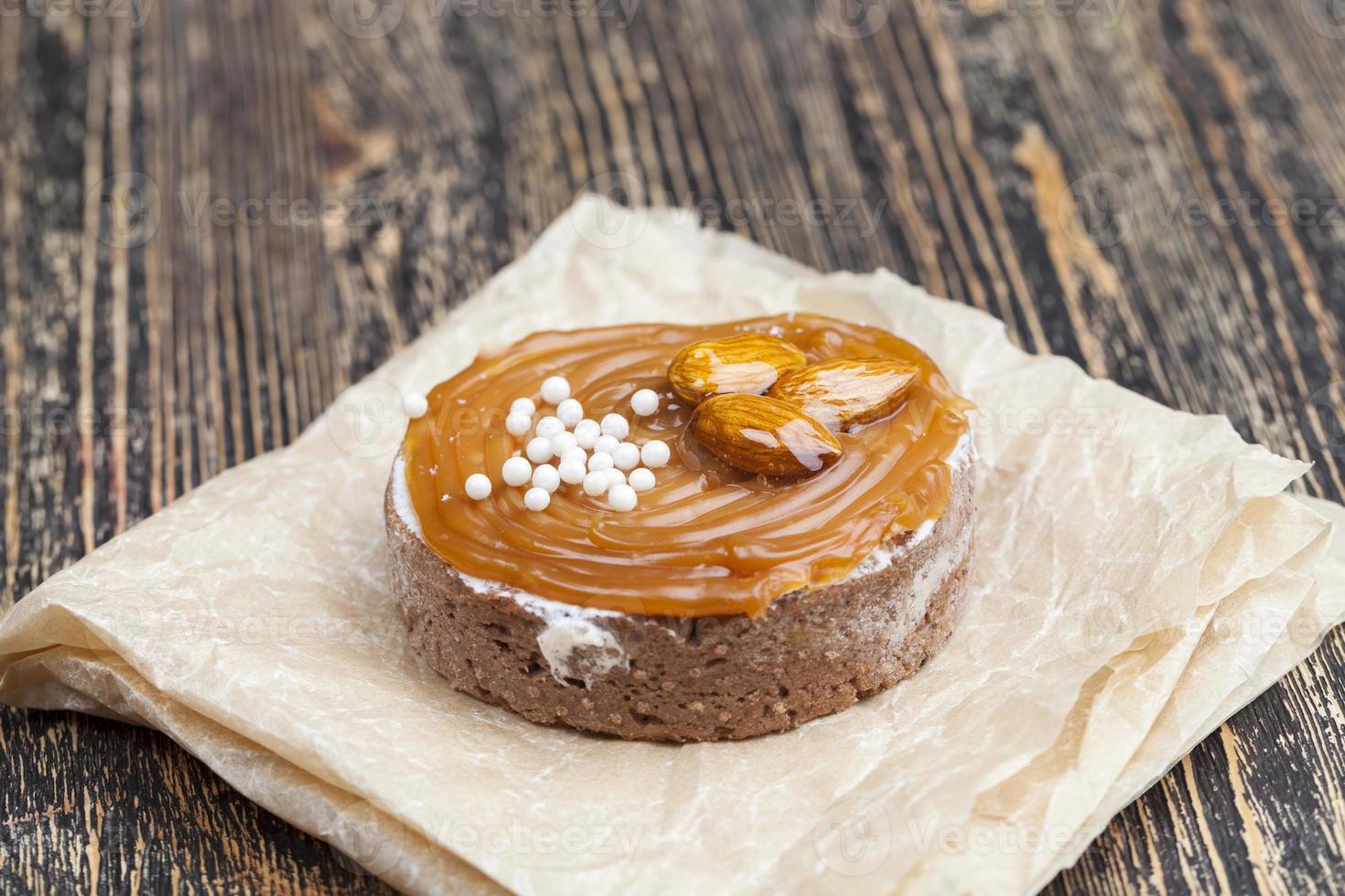 small tartlets with soft salted caramel photo