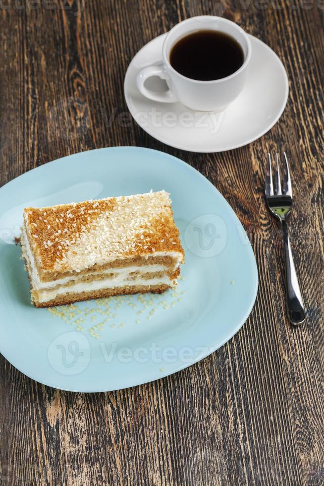 pastelería dulce a base de bizcocho de trigo y crema de mantequilla foto