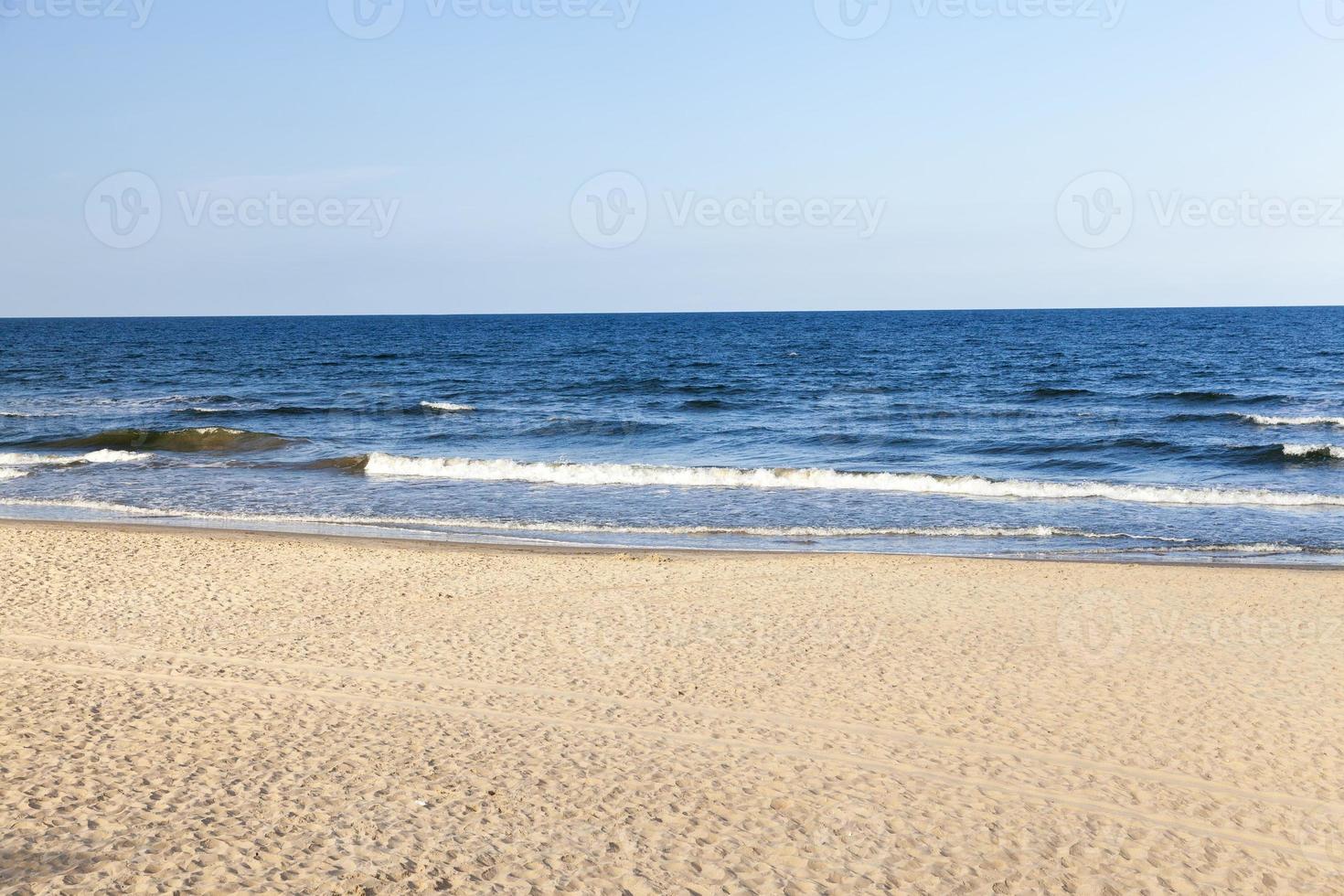 photo of water at sea, summer weather with a strong wind