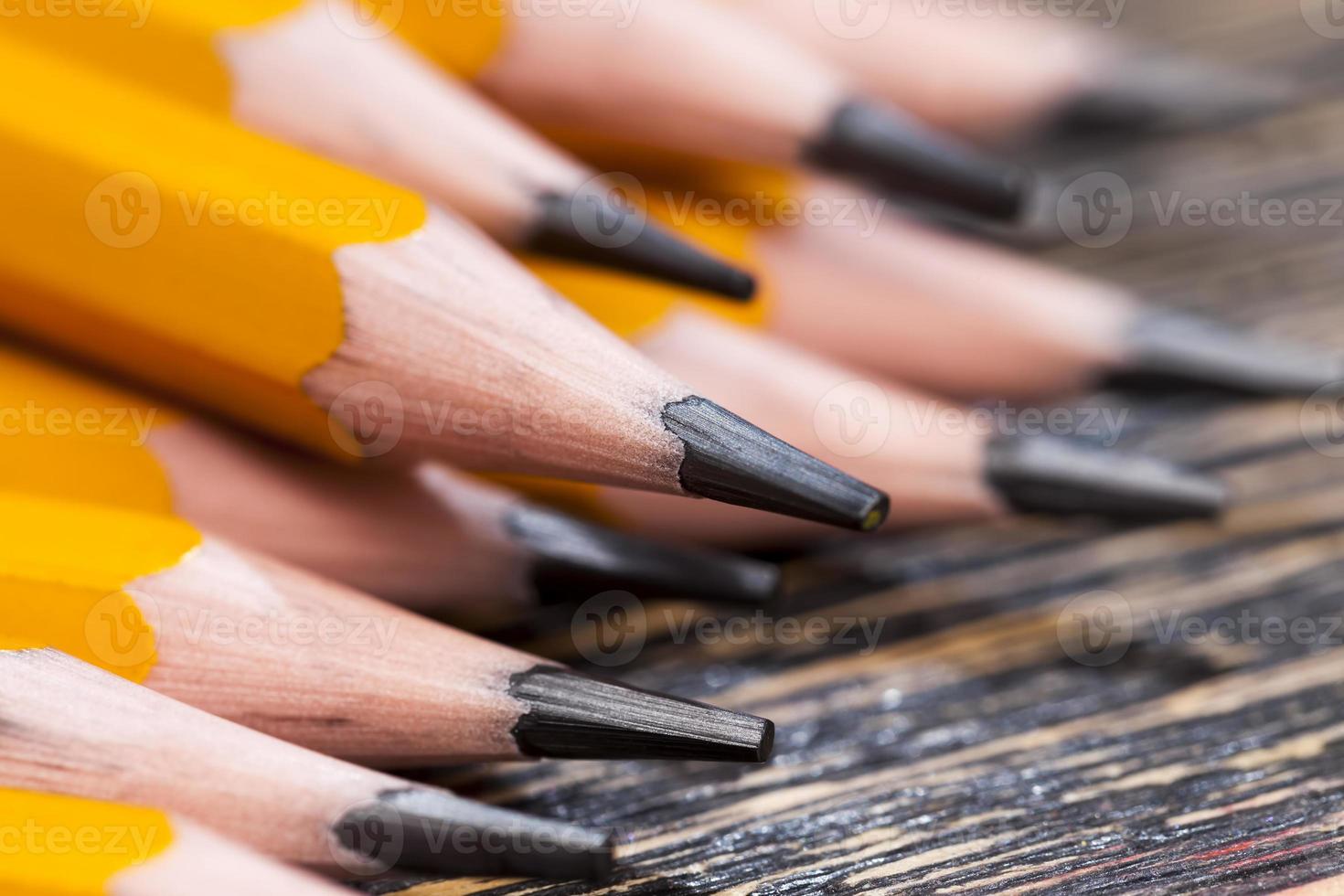 lápices de madera de color sólido con mina gris foto