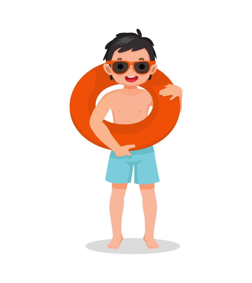 lindo niño pequeño con traje de baño y gafas de sol sosteniendo un anillo de goma inflable alrededor de su cuello divirtiéndose en verano vector