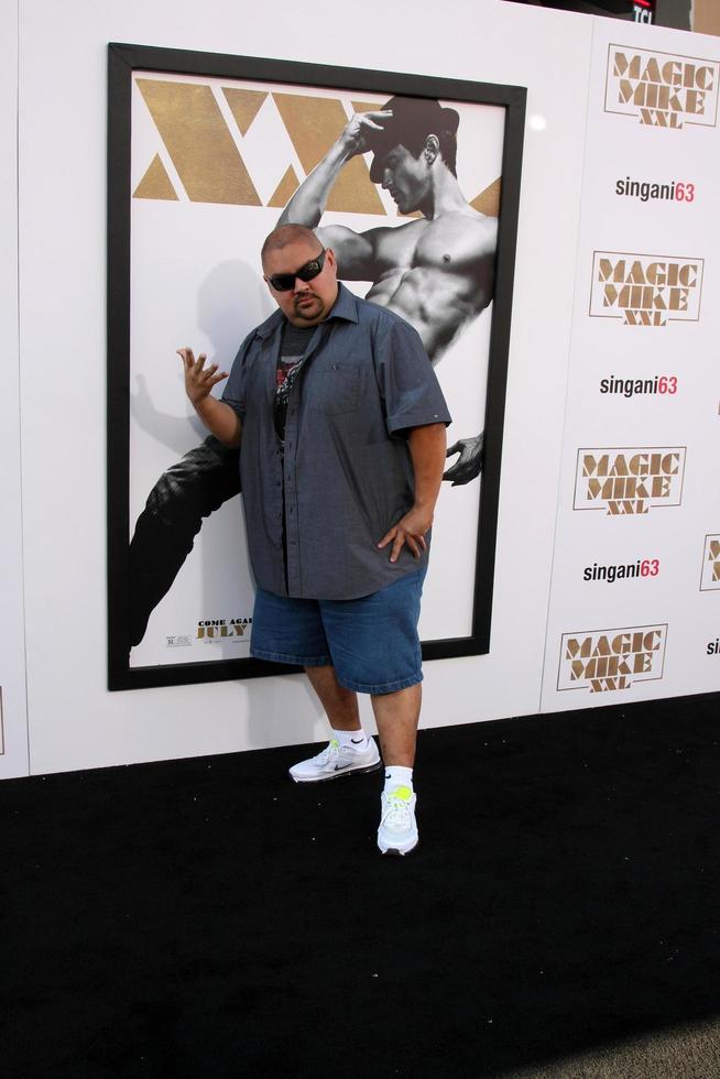 los angeles, 25 de junio - gabriel iglesias en el estreno de magic mike xxl en el teatro chino tcl el 25 de junio de 2015 en los angeles, ca foto