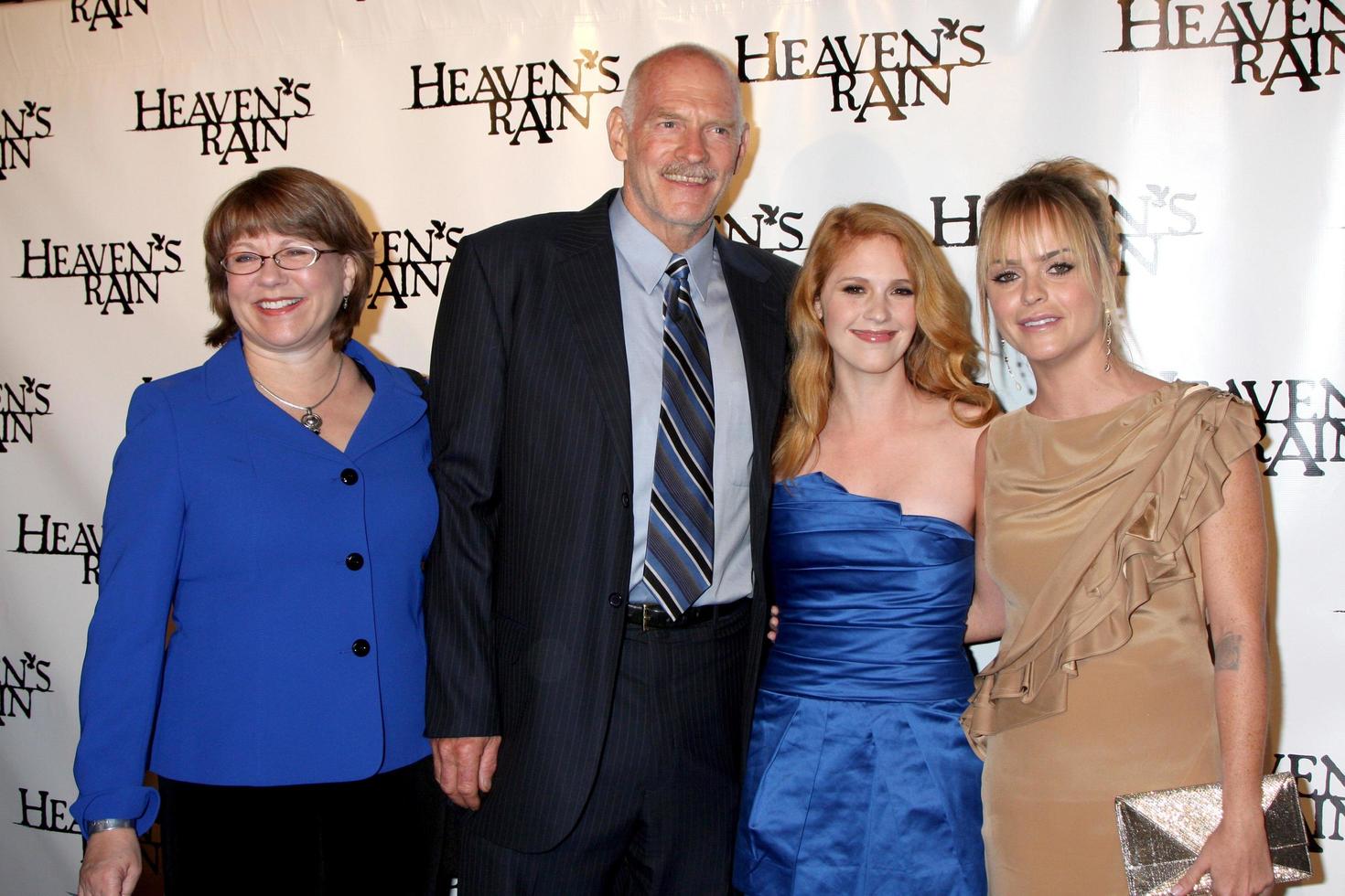 los angeles, 9 de septiembre - marilyn mcintyre, casey sander, erin chambers y taryn manning llegan al estreno de la lluvia del cielo en los cines arclight el 9 de septiembre de 2010 en los angeles, ca foto