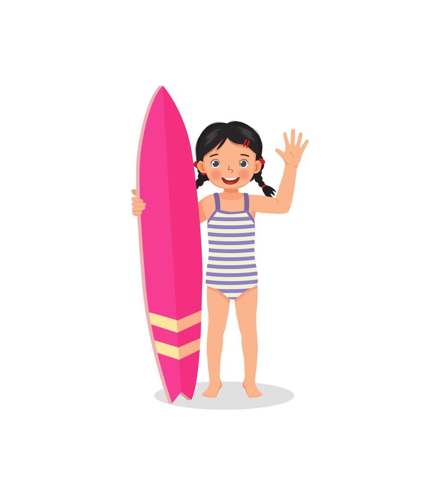 linda niña surfista sosteniendo tabla de surf agitando la mano en vacaciones de verano vector