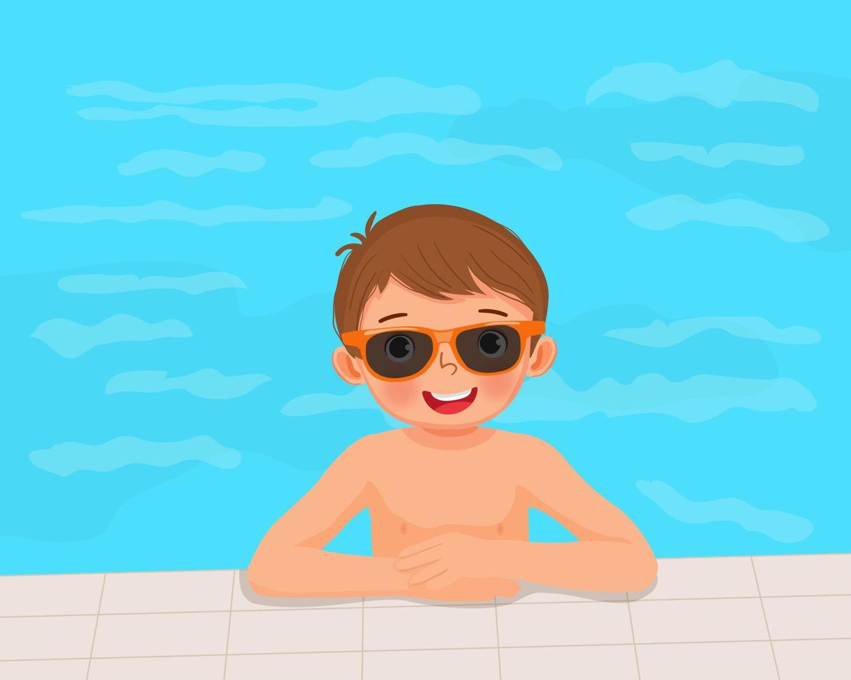 lindo niño pequeño en traje de baño y gafas de sol divirtiéndose en la piscina en verano vector