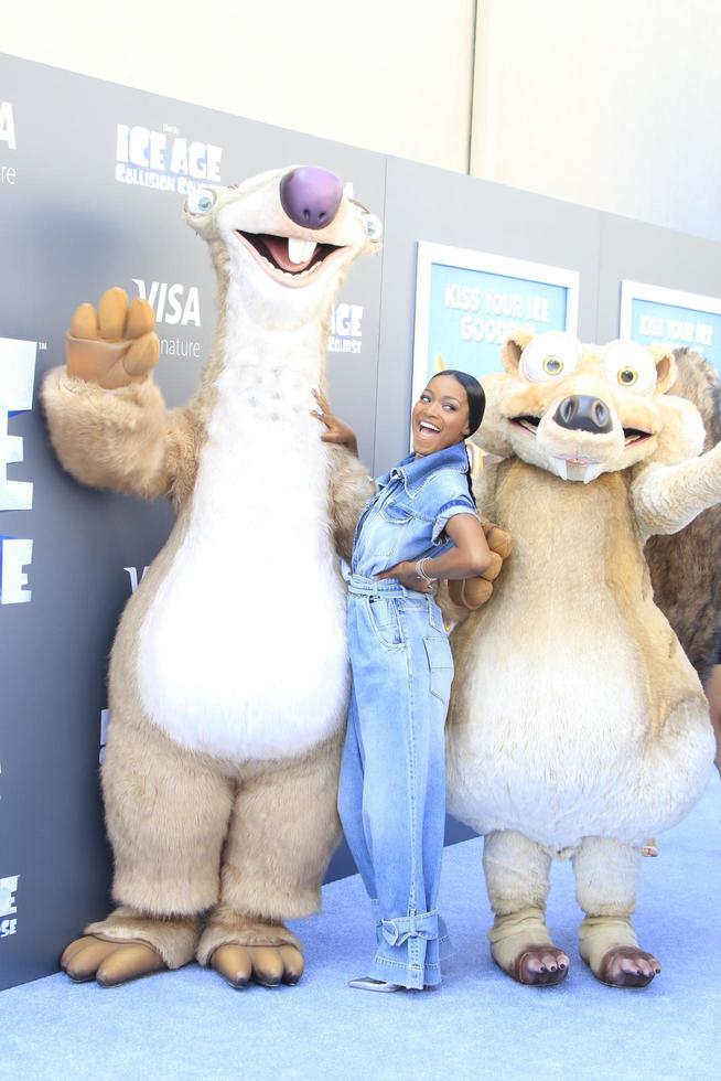 los angeles, 17 de julio - keke palmer, personajes de la edad de hielo en la edad de hielo - curso de colisión en el lote de fox del siglo 20 el 17 de julio de 2016 en los angeles, ca foto