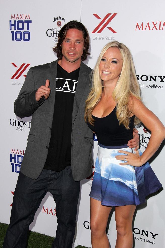 JLOS ANGELES, MAY 15 -  Rory Bushfield, Kendra Wilkinson arrives at the 2013 Maxim Hot 100 Party at the Vanguard on May 15, 2013 in Los Angeles, CA photo