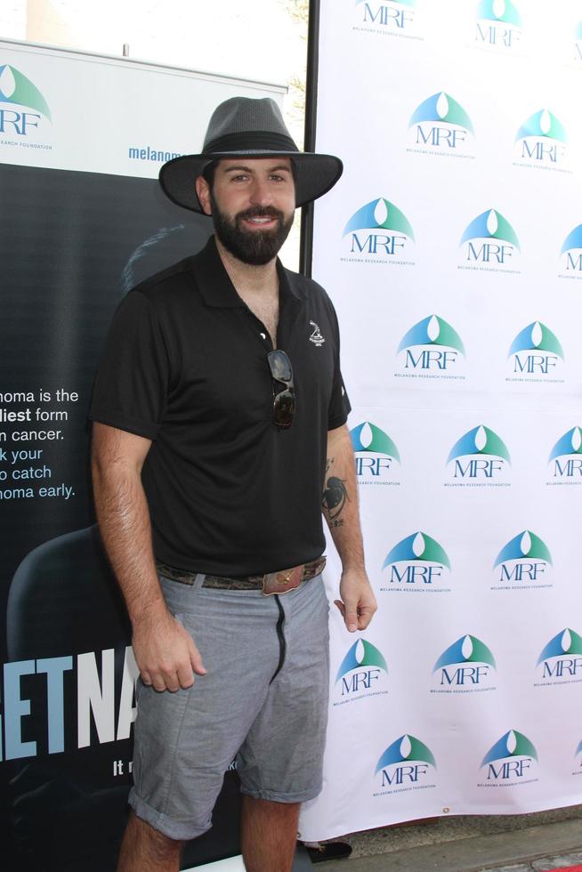 los angeles, 10 de noviembre - josh kelley en el tercer clásico anual de golf de celebridades en beneficio de la fundación de investigación del melanoma en el club de golf junto al lago el 10 de noviembre de 2014 en burbank, ca foto