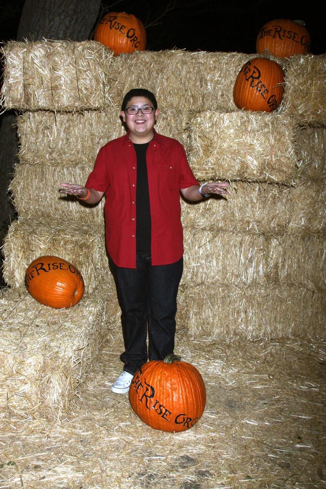 los angeles, 4 de octubre - rico rodriguez en el ascenso de jack o lanterns en descanso jardines el 4 de octubre de 2014 en la canada flintridge, ca foto