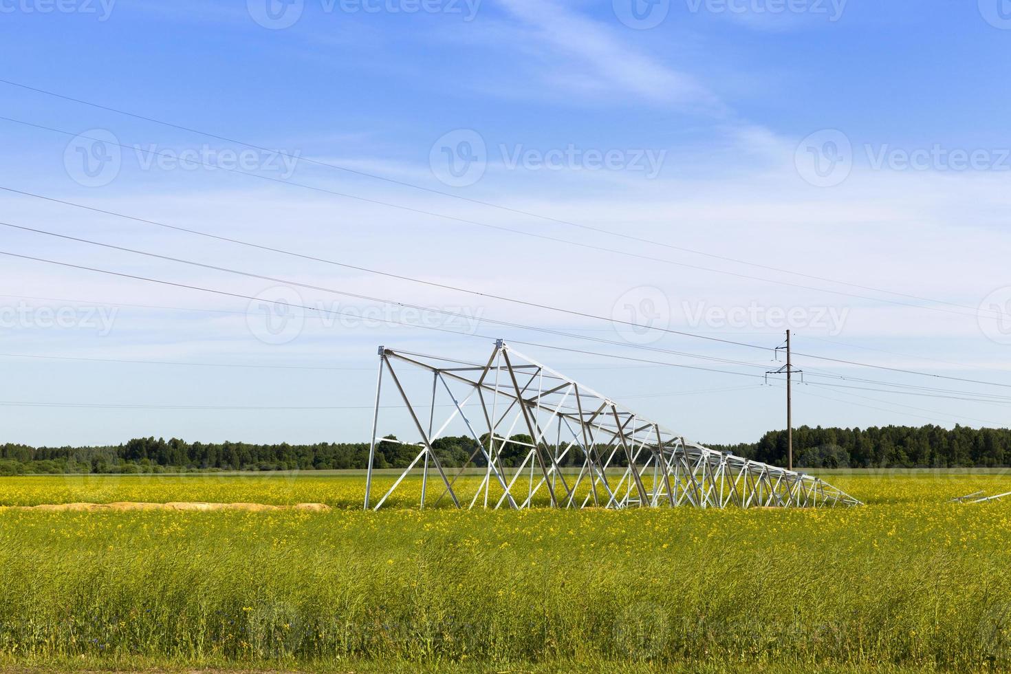 installation electric pole photo