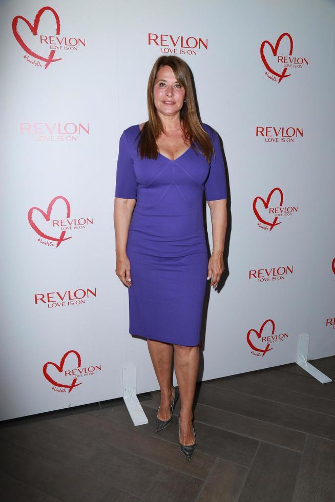 los angeles, 3 de junio - lorraine bracco en halle berry y revlon celebran los logros en la investigación del cáncer en el hotel four seasons el 3 de junio de 2015 en los angeles, ca foto