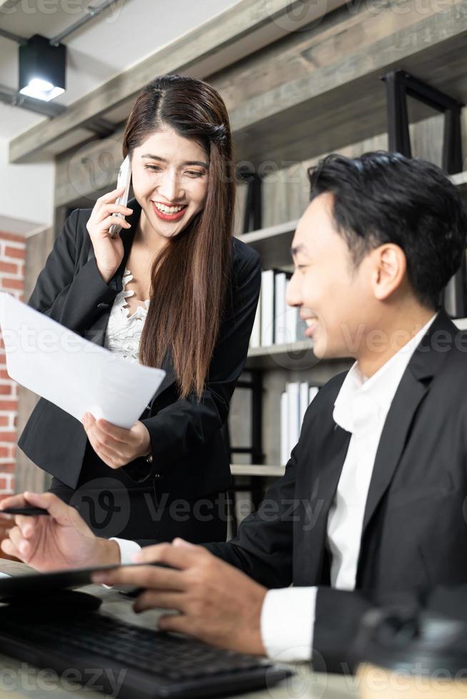 Business woman using smartphone. business success concept. photo