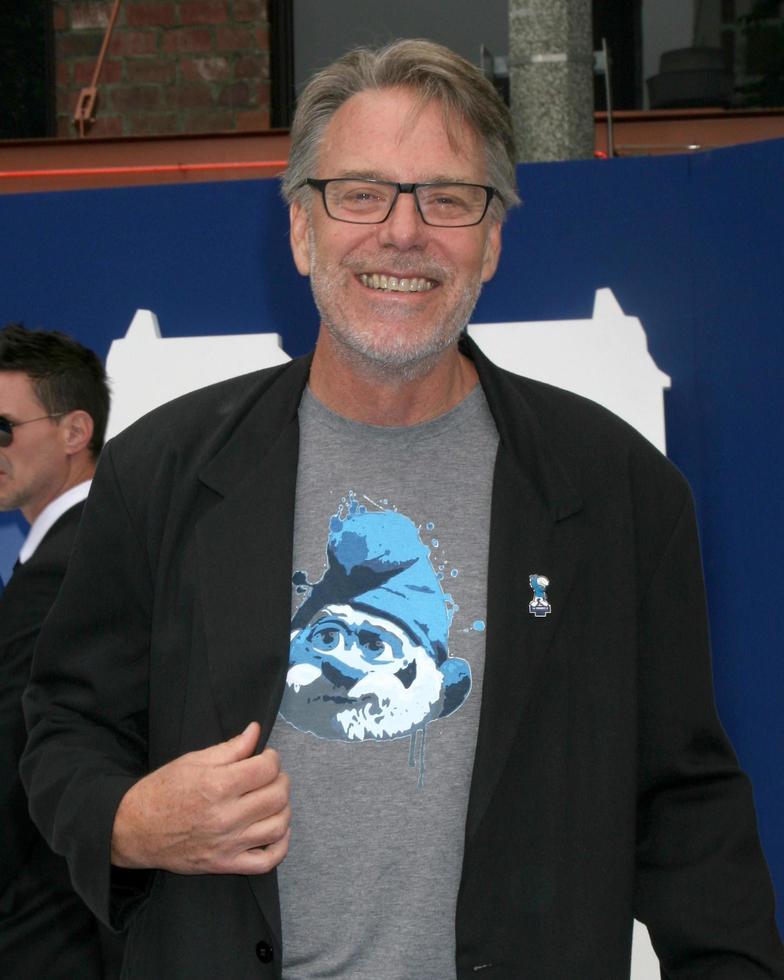 los angeles, 28 de julio - raja gosnell llega al estreno de smurfs 2 en el teatro del pueblo el 28 de julio de 2013 en westwood, ca foto