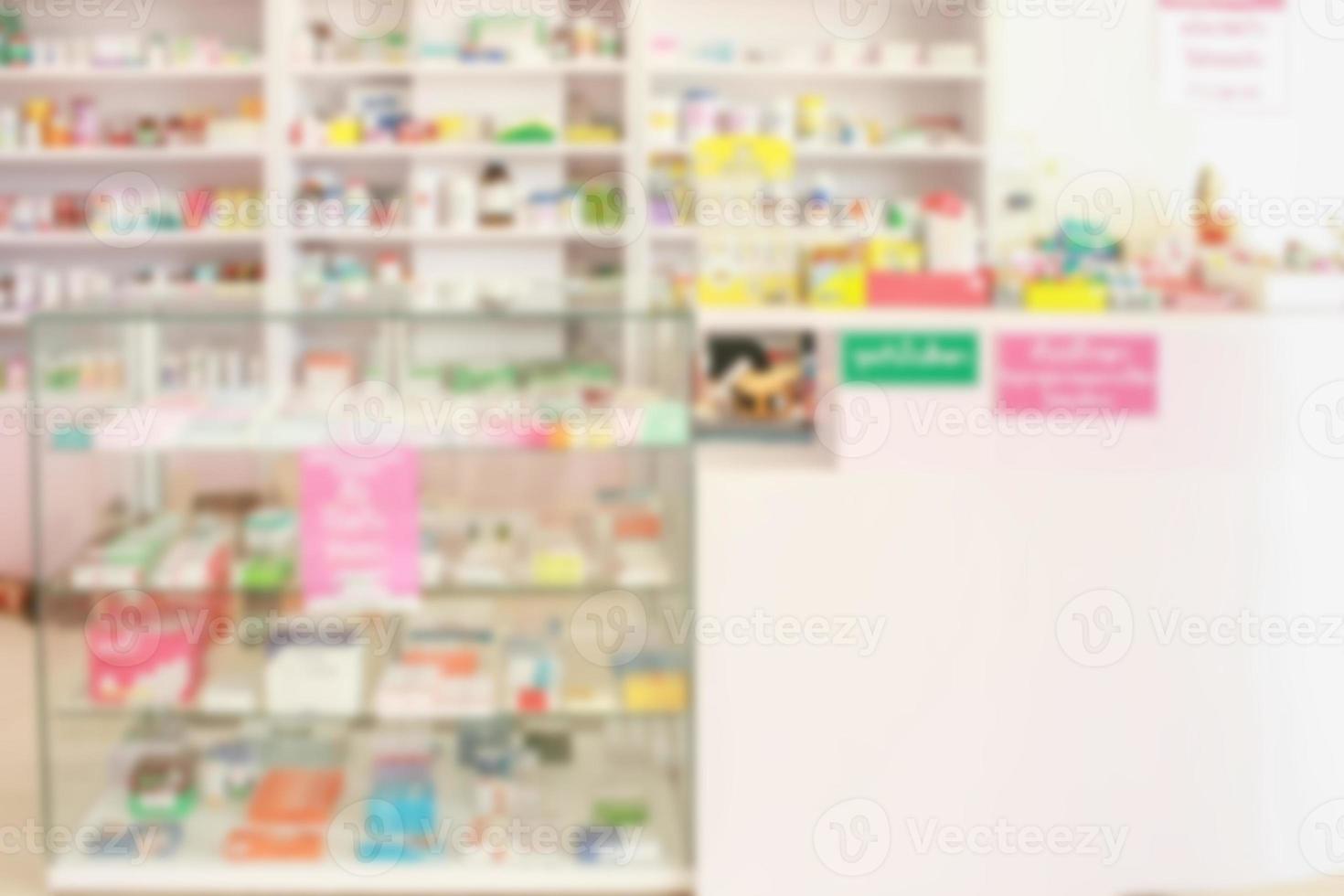 farmacia farmacia desenfoque de fondo abstracto con medicamentos y productos sanitarios en los estantes foto