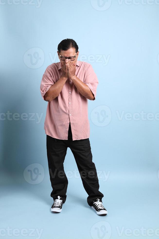 hombre asiático adulto foto