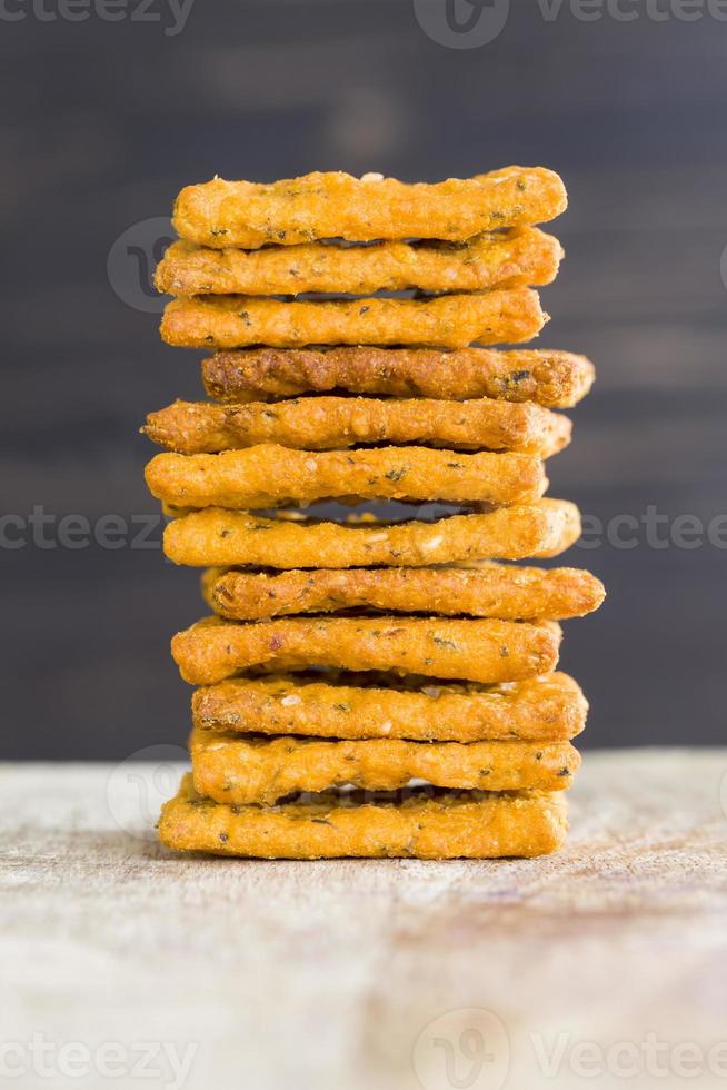 galletas de trigo con verduras y especias foto