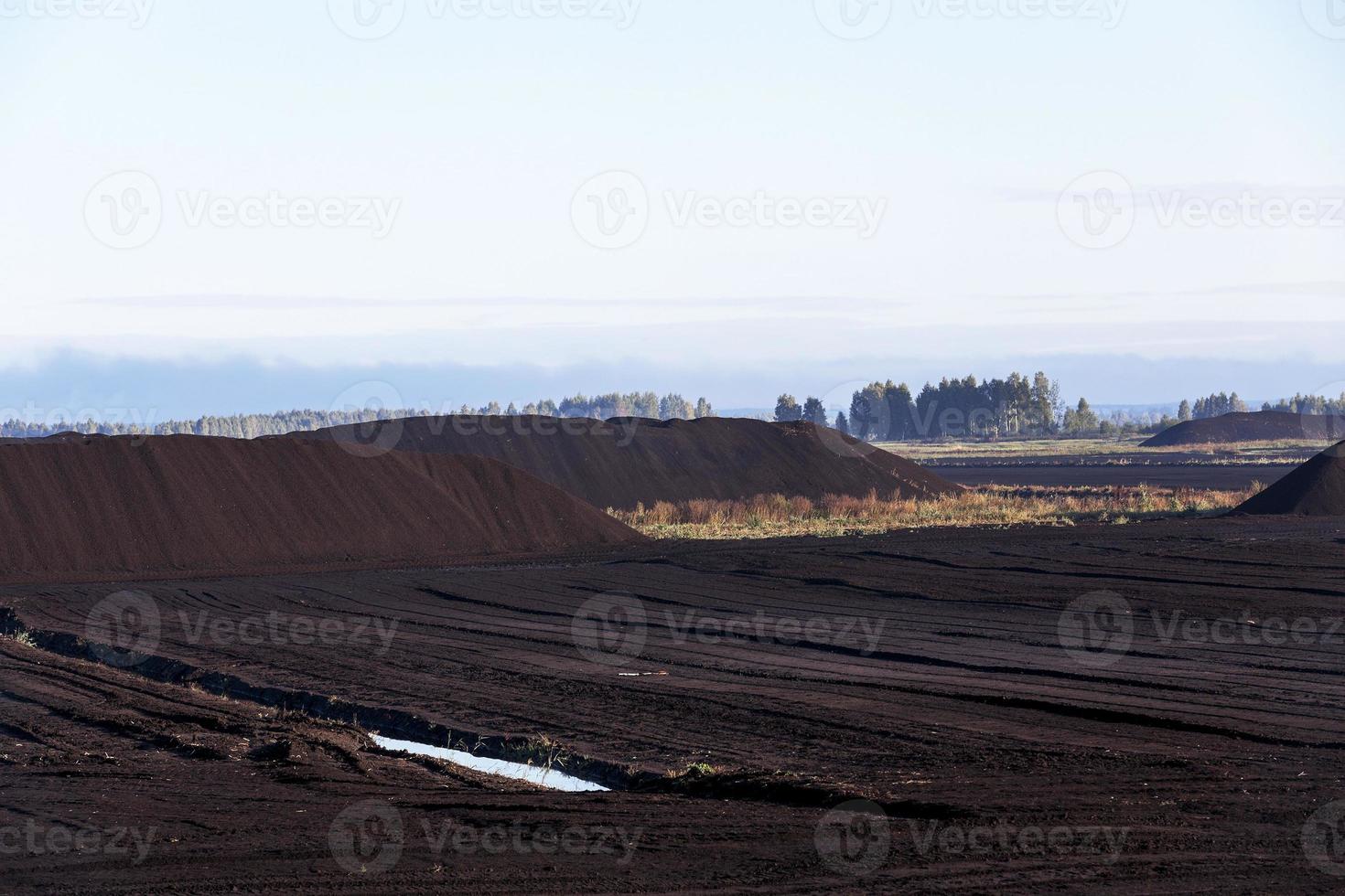 extraction of peat photo