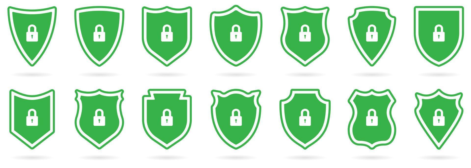 protección antivirus. conjunto de iconos de escudo verde. icono de colección de emblema de defensa de guardia. forma de placa de policía. señal de seguridad, defensa, pictograma seguro. ilustración vectorial aislada. vector