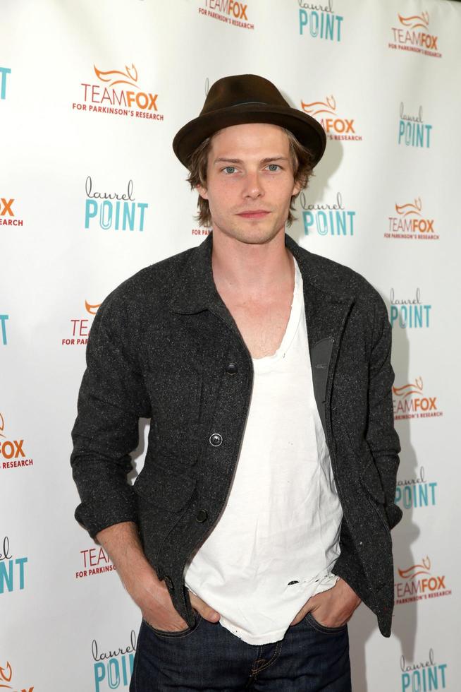 LOS ANGELES, JUL 27 - Hunter Parrish at the Raising the Bar to End Parkinson s Event at the Laurel Point on July 27, 2016 in Studio City, CA photo