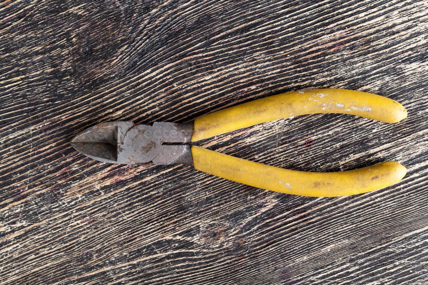 old nippers tool photo