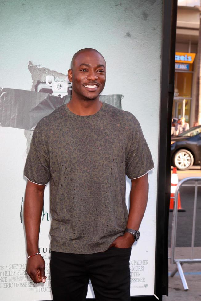 los angeles, 19 de julio - bj britt at the lights out los angeles premiere at the tcl chinese theater imax el 19 de julio de 2016 en los angeles, ca foto