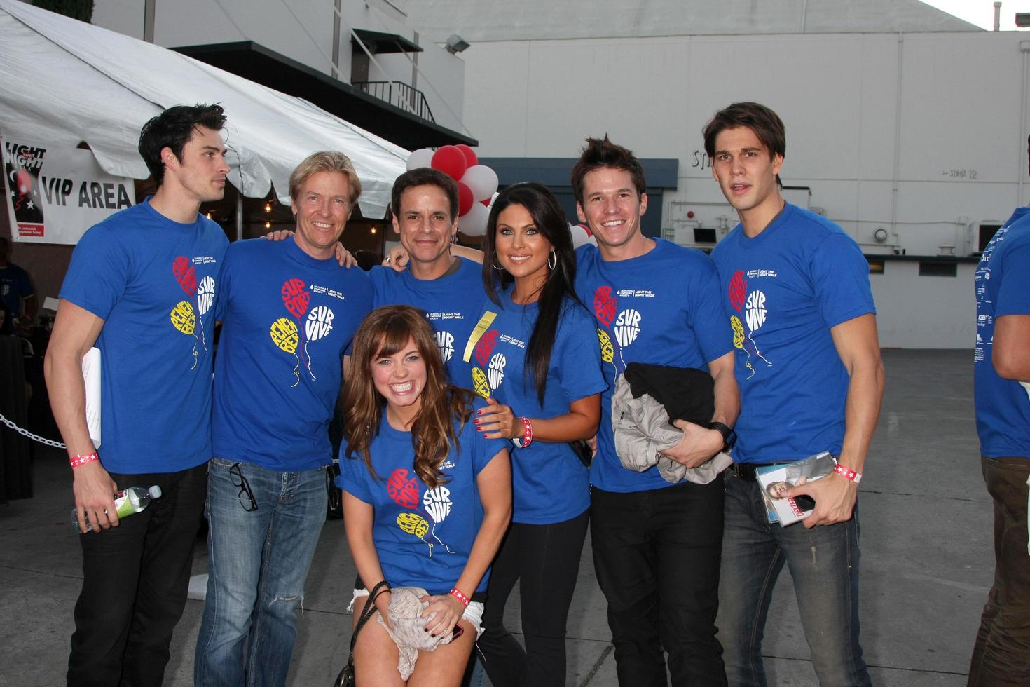 los angeles, oct 1 - gregory, wagner, burnett, leblanc, bjorlin, hapka, deidrick llegando a la luz the night hollywood walk 2011 at the sunset gower studios el 1 de octubre de 2011 en los angeles, ca foto