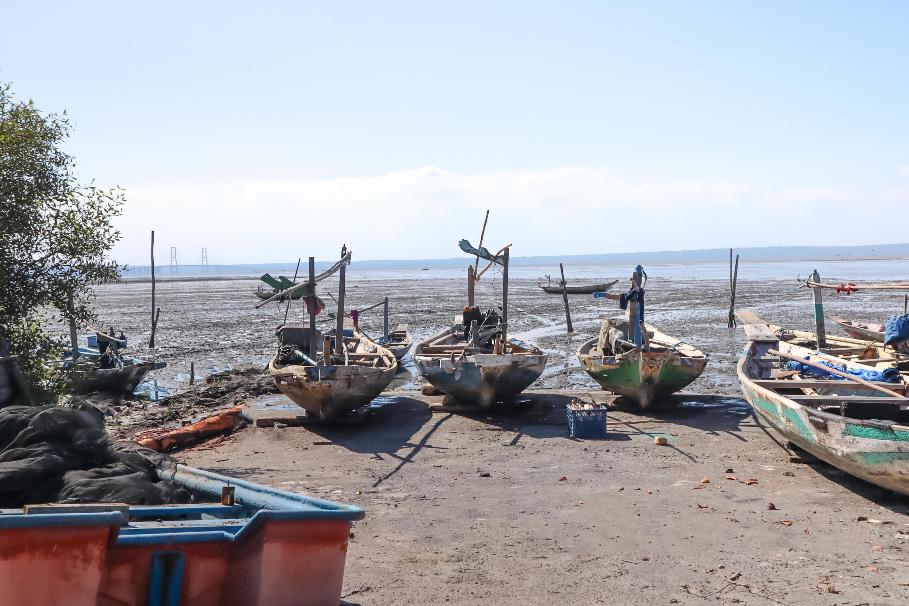 old fishing boats that are not used on the beach 9558726 Stock Photo at  Vecteezy