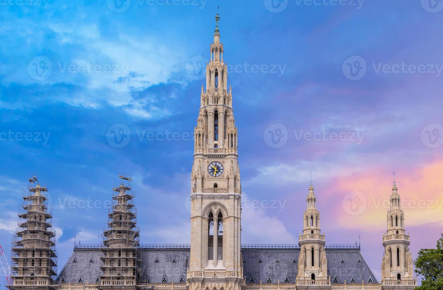 austria, ayuntamiento de viena, wiener rathaus, en rathausplatz en el centro histórico de la ciudad foto