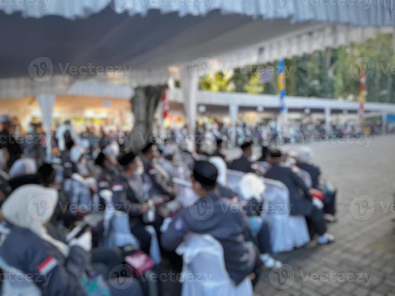 fondo borroso abstracto de personas que asisten a eventos ceremoniales foto