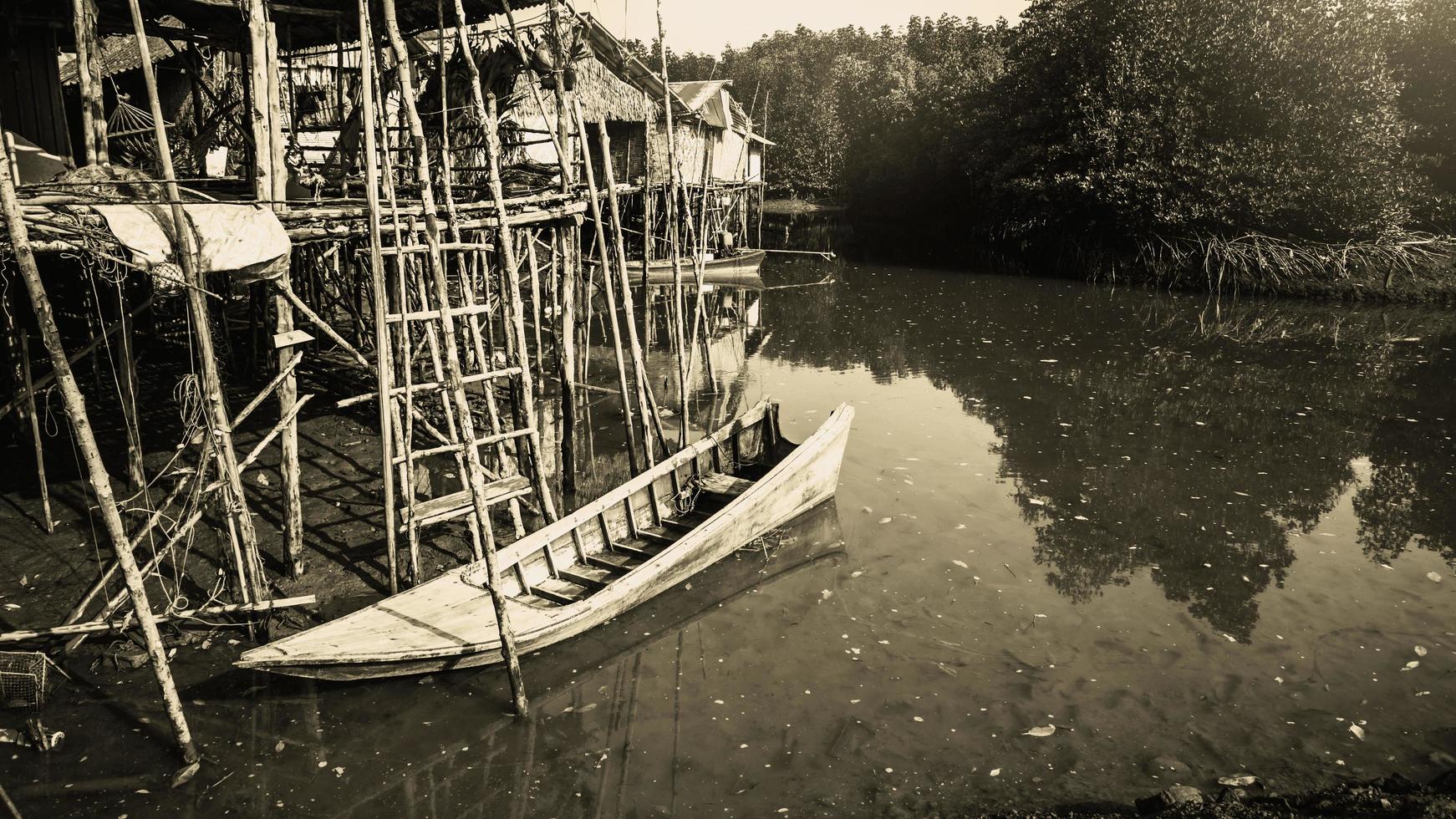 paisaje de fondo. la imagen en blanco y negro del estilo de vida del pueblo de pescadores. foto