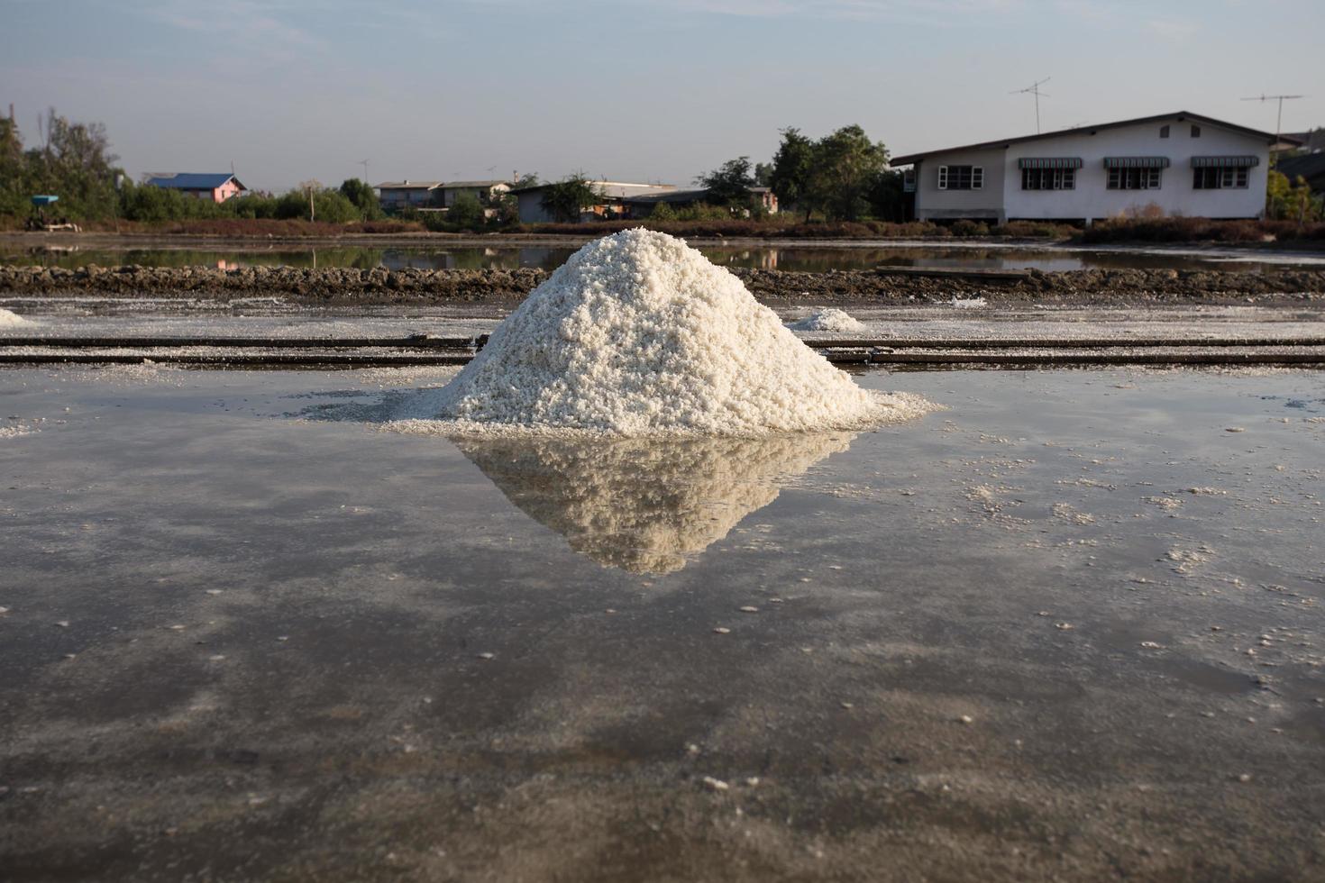 naklua masa de sal en la granja costera de sal foto